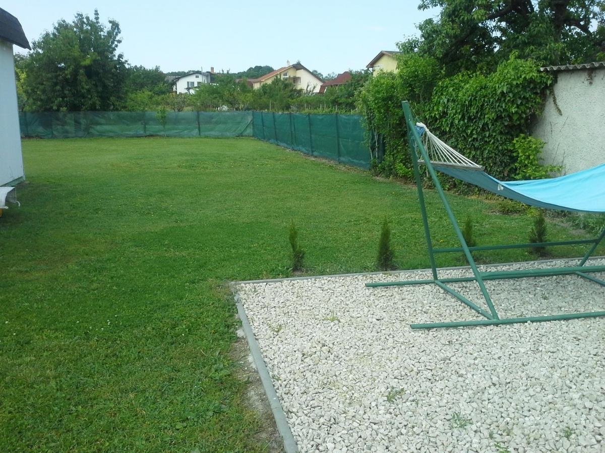 Utulny Privat Apartment Velky Meder Exterior photo