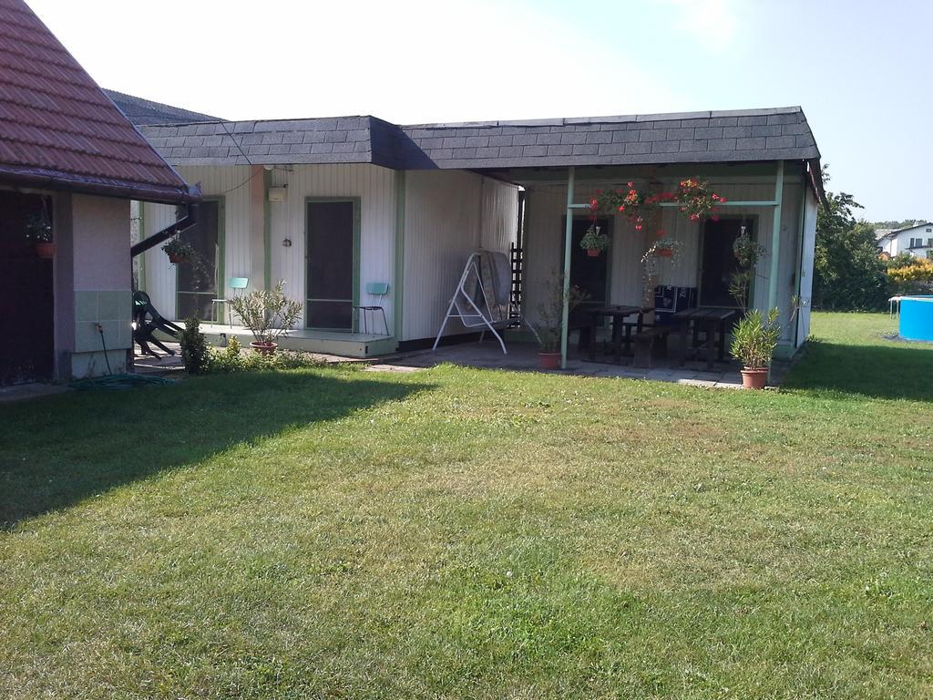 Utulny Privat Apartment Velky Meder Exterior photo