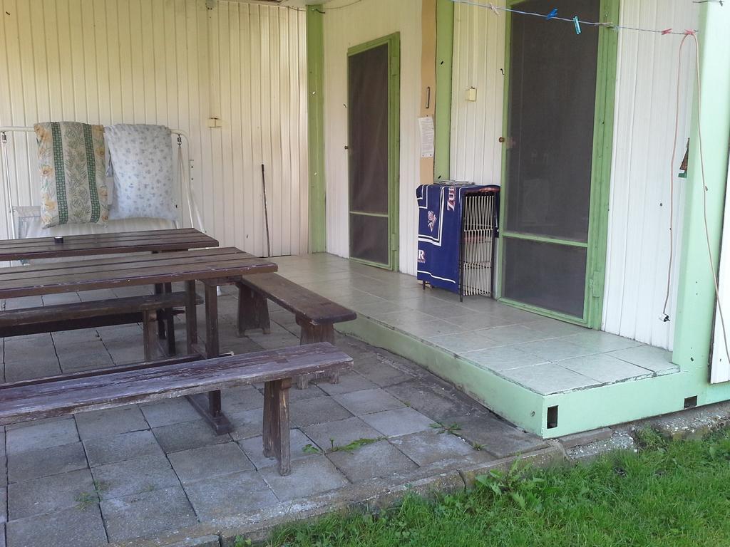 Utulny Privat Apartment Velky Meder Exterior photo