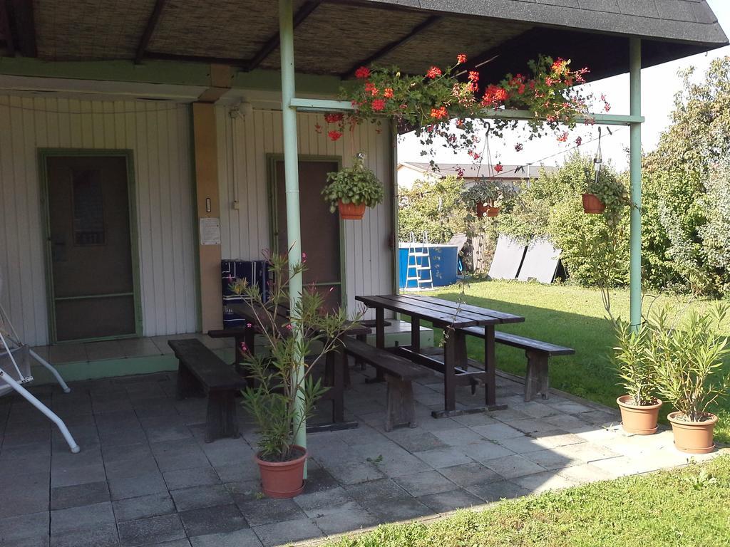 Utulny Privat Apartment Velky Meder Exterior photo